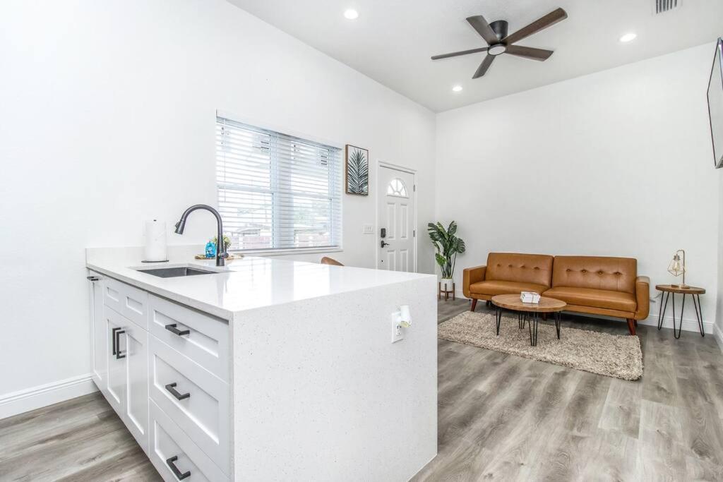 2Br Spacious House In Heart Of West Tampa Esterno foto